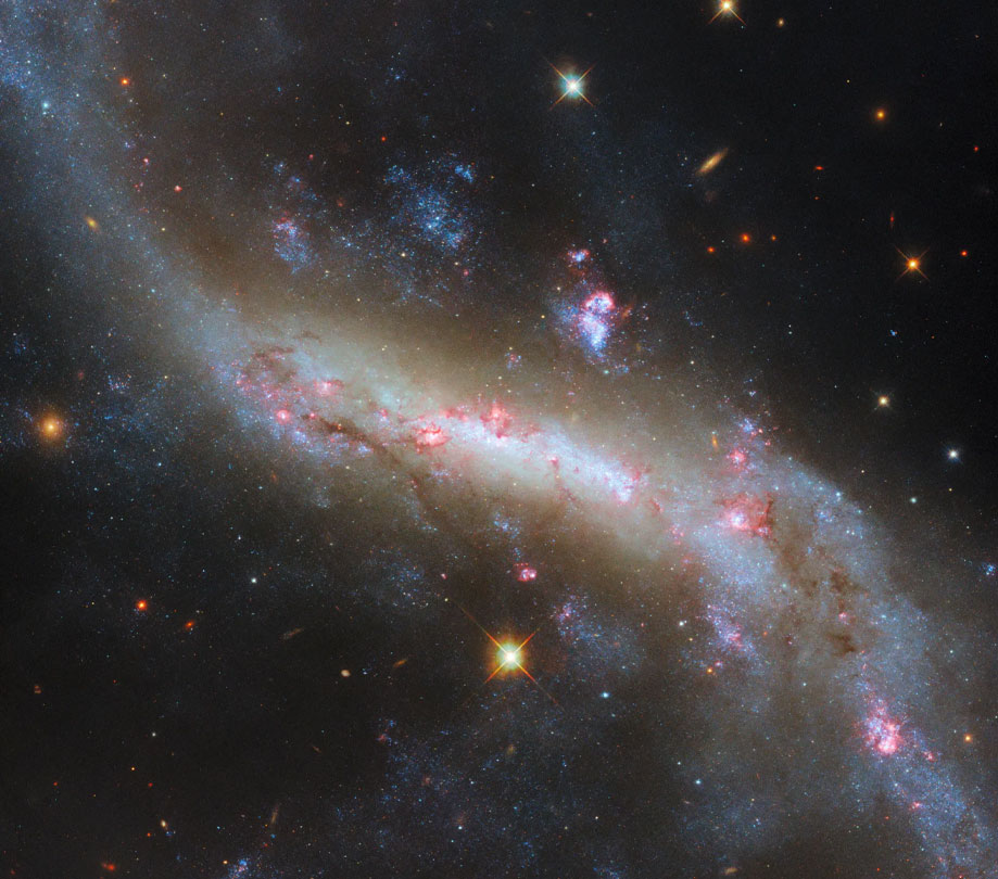 Hubble observes the illumination of a galactic bar