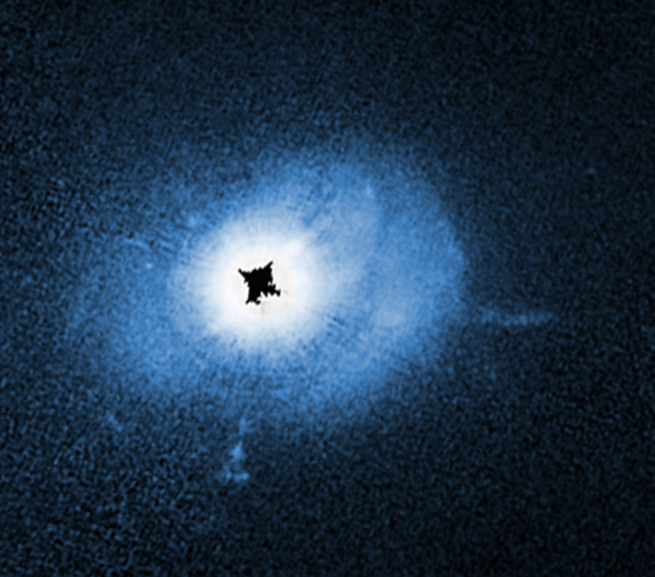 Closest quasar observations by Hubble