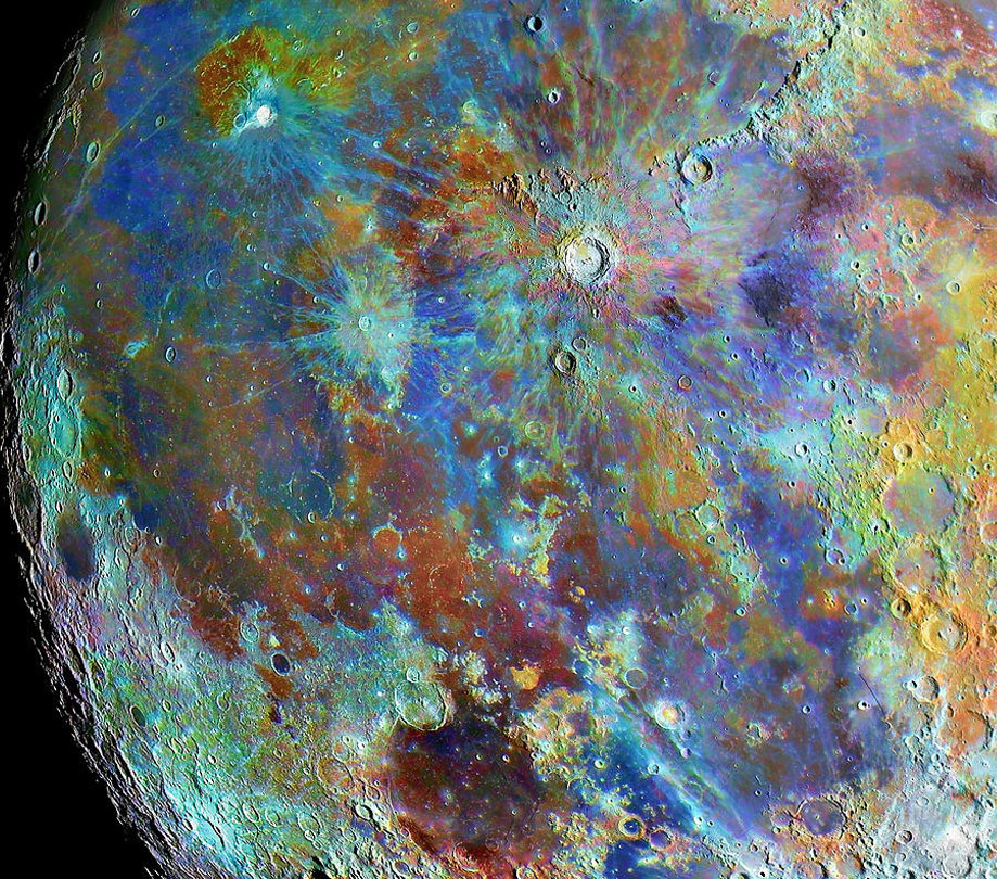 The colors of the moon