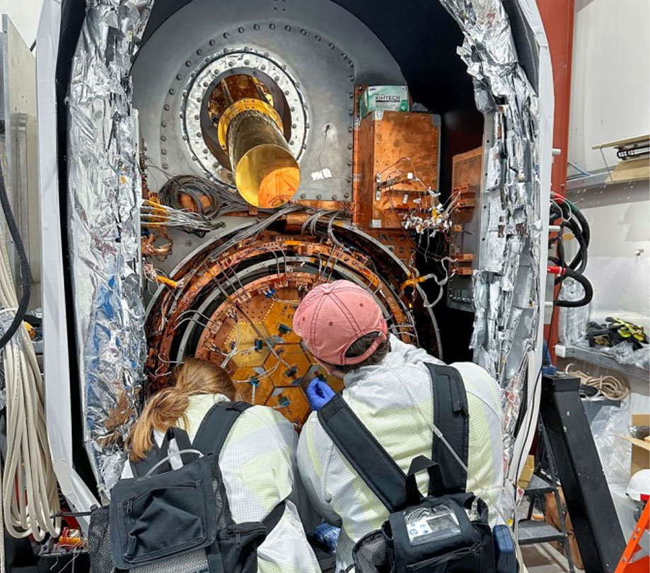 Ben Keller and Suzanne Staggs install detector in Simons Observatory telescope