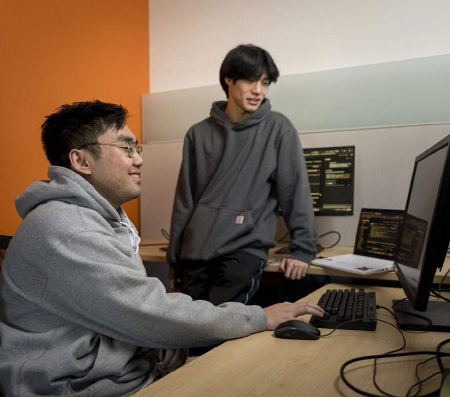 Student employees Tri Nguyen left and Skylar Soon at Oregon State Universitys student assisted SOC Student employees Tri Nguyen left and Skylar Soon at Oregon State Universitys student assisted SOC