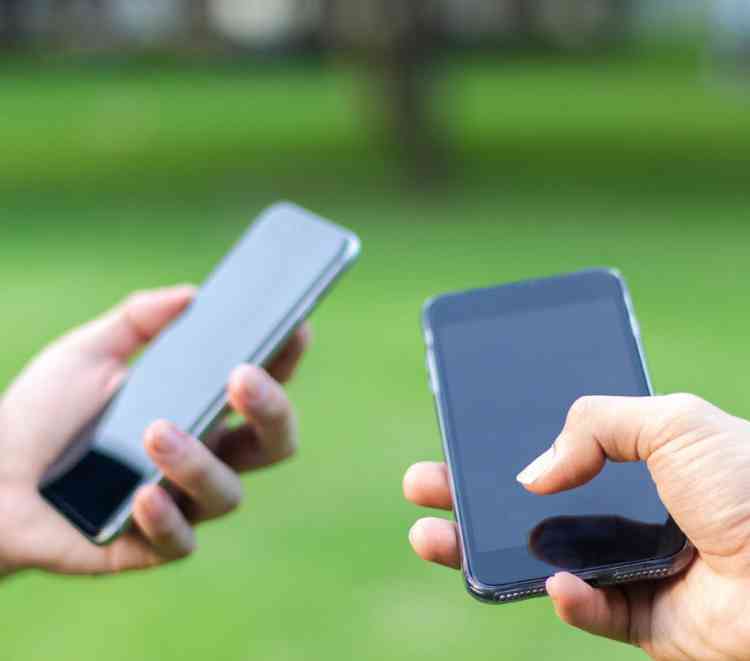 Apple and Samsung smartphone rivalry unveiled in new data