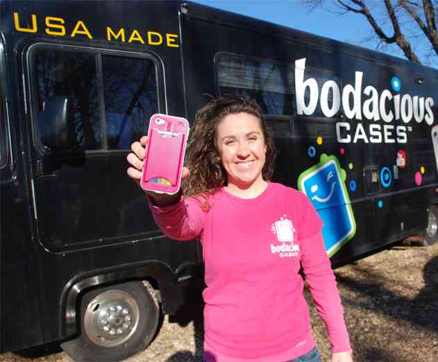 Keep Your iPhone, Dump Your Wallet with New Bodacious iPhone Cases