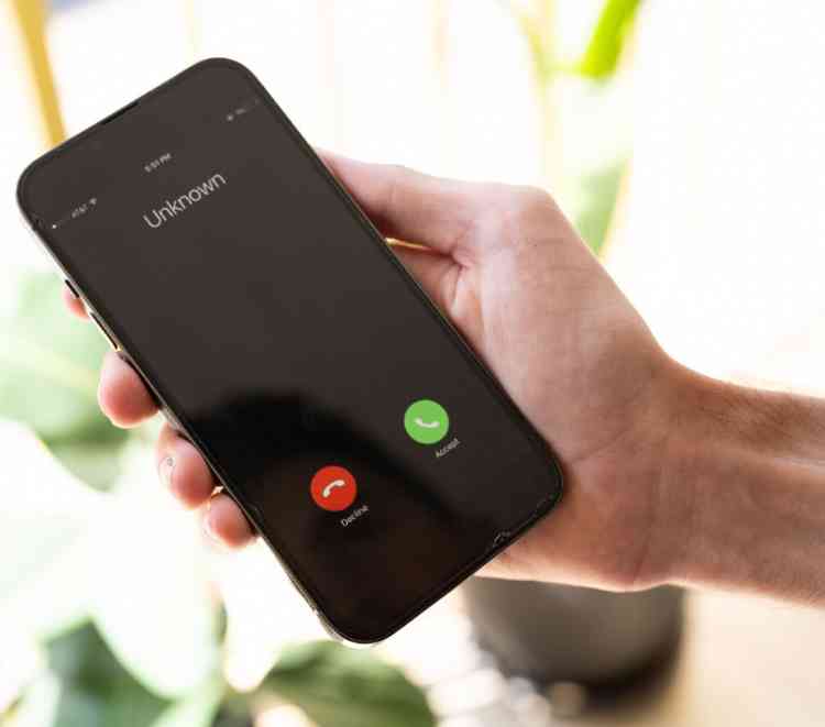 Branded call display with logos from TransUnion and ATT