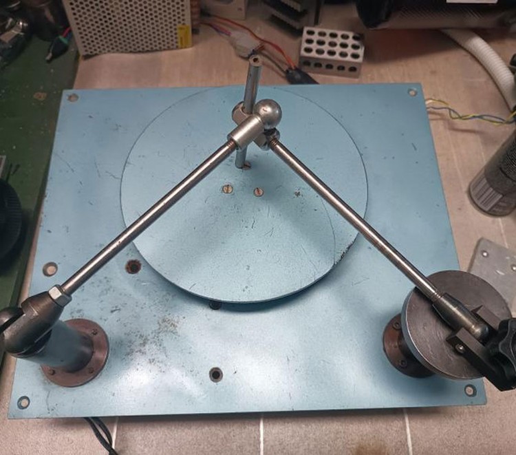 Compact optical grinding and polishing machine