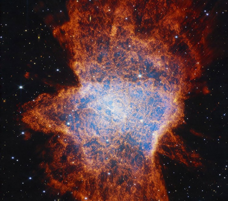 Complex planetary nebula traced by Webb
