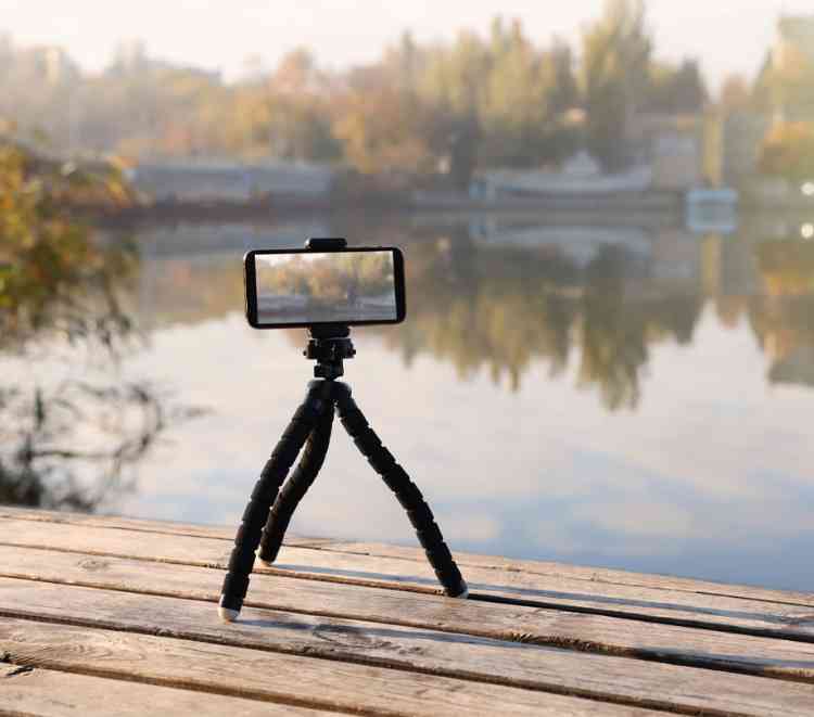 Generate AI videos with Creative RealityTM Studio mobile app