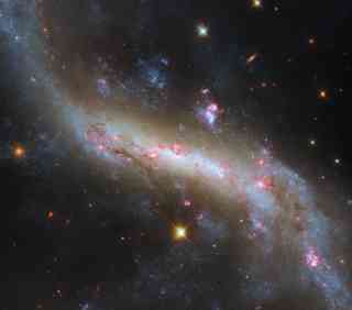 Hubble-observes-the-illumination-of-a-galactic-bar