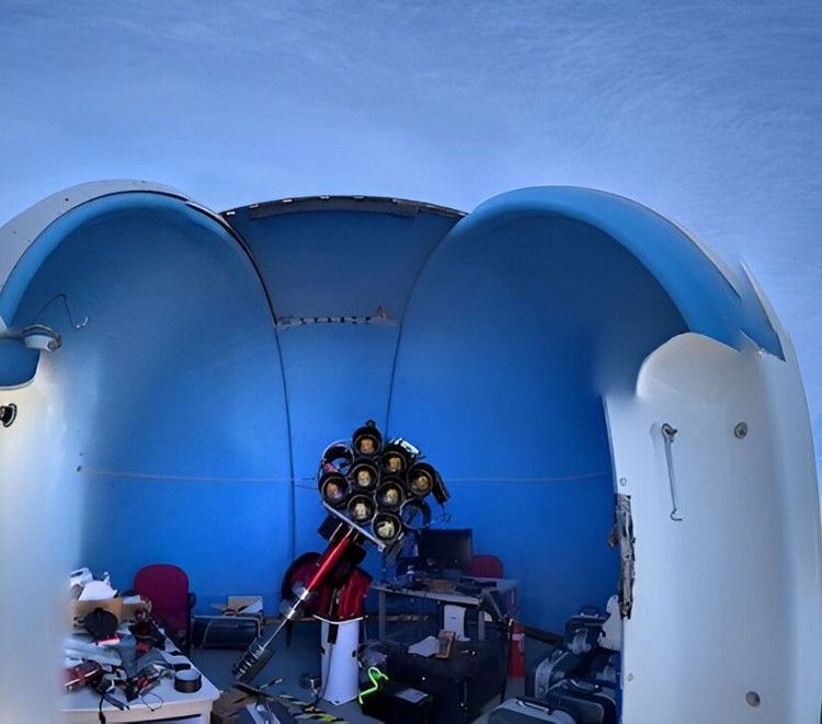 Daytime astrophotography from Macquarie Huntsman Telescope