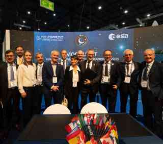 Moonlight-Lunar-Communications-and-Navigation-Services-program