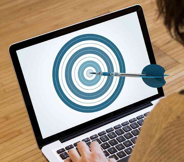 Retarget mobile users by remembering the day 0 dilemma