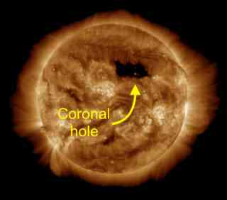 Solar-flares-and-CMEs-spark-auroras-amid-solar-cycle-25-surge