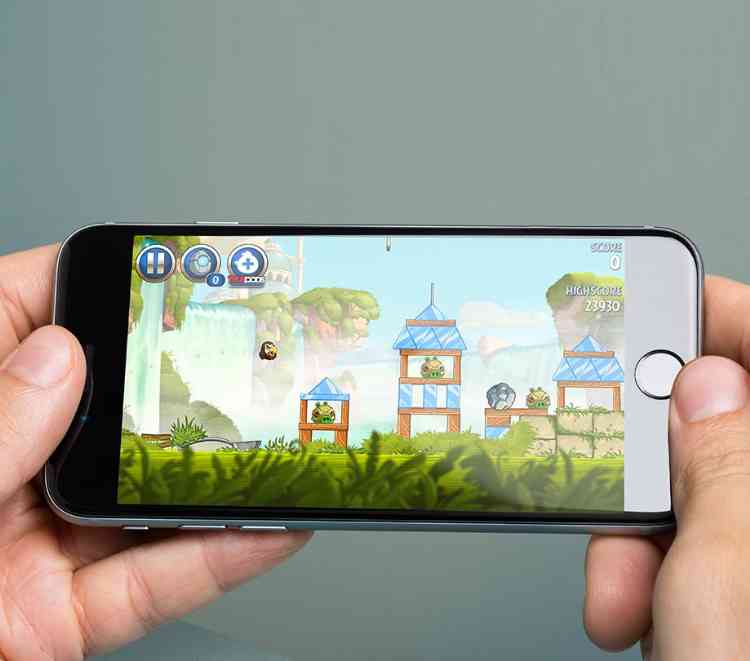 Mobile gaming and header bidding