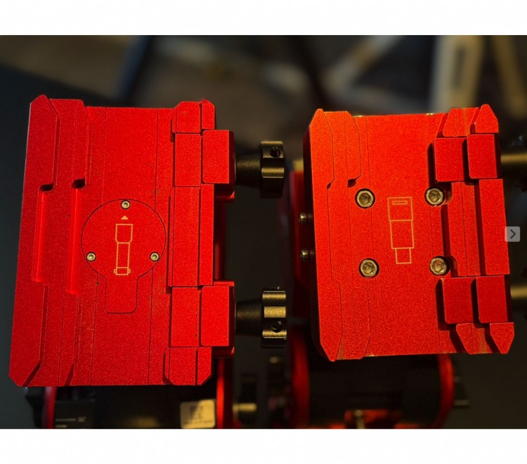 AM7 mount head beside AM5 mount head ScopeTrader