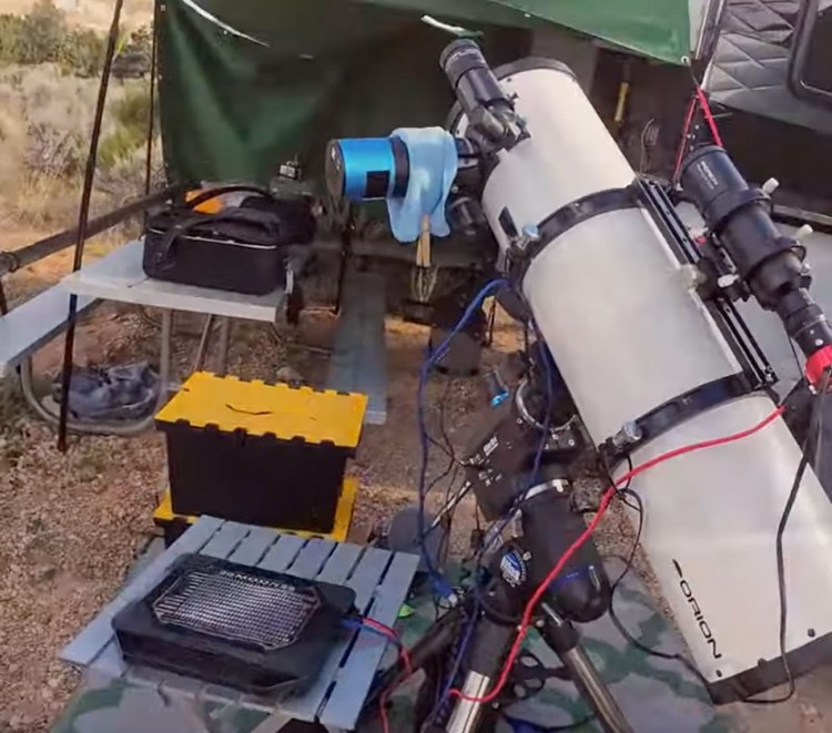 Capturing the beauty of the Dumbbell and Bubble nebulae