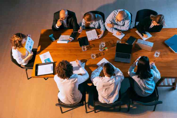 Falling for Corporate %22Buzzwords%22 May Hurt Job Performance 3