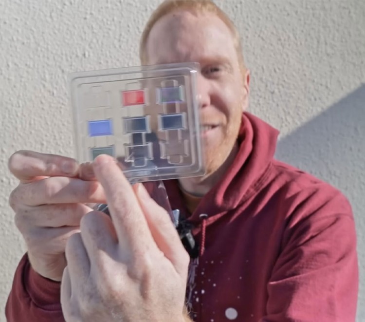 Filter wheel and filter installation