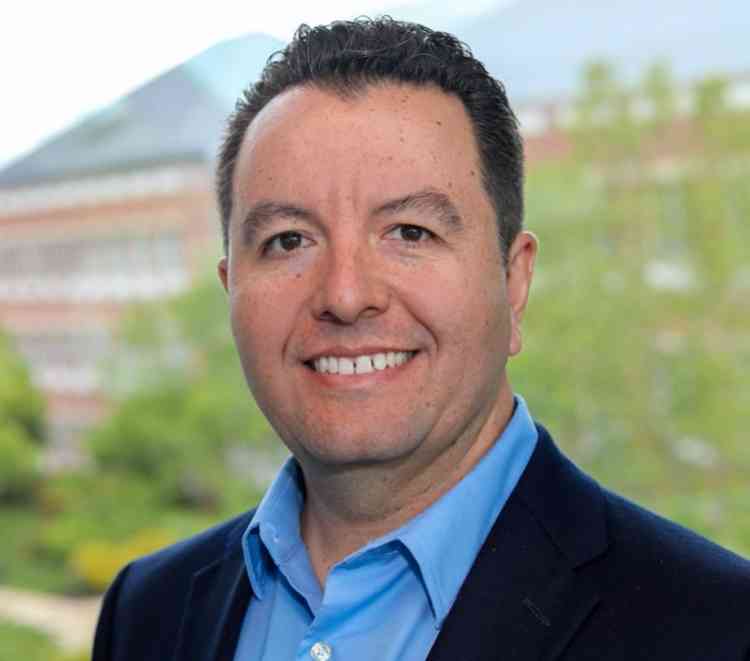 Javier Perez Headshot