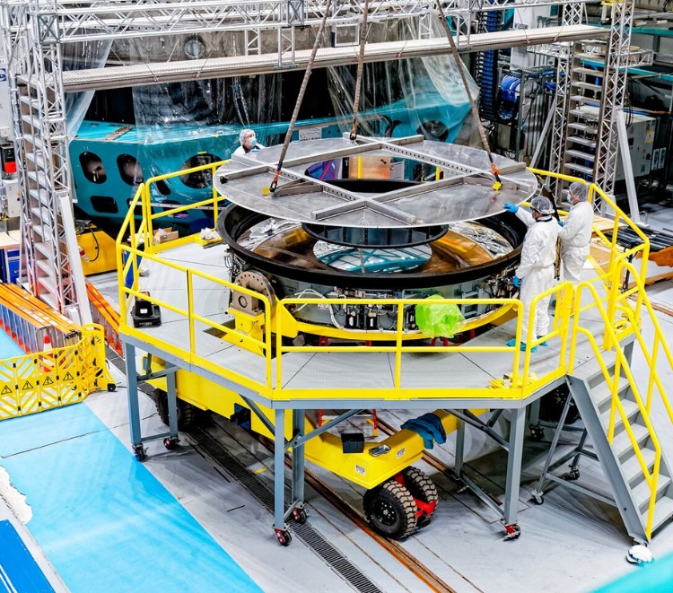 Preparing the secondary mirror for installation 2