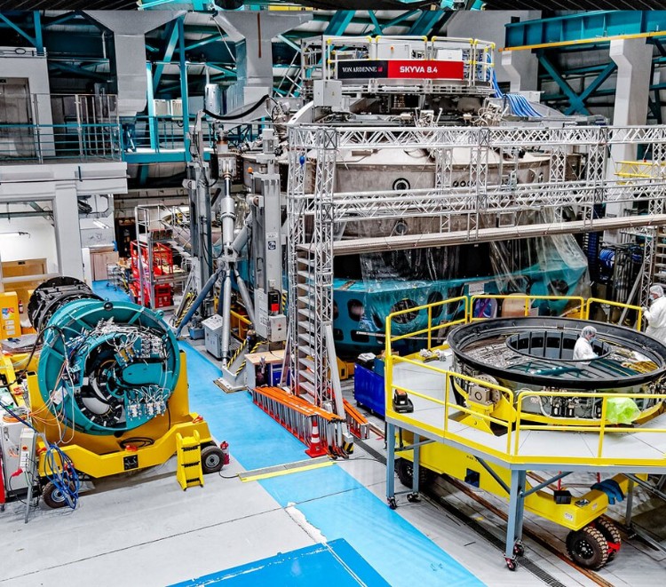 Preparing the secondary mirror for installation