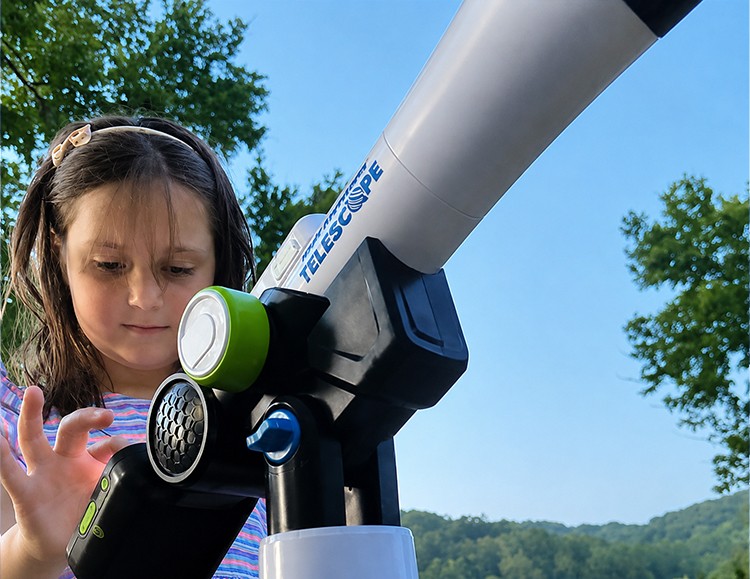 Rayleigh taking her first astrophotograph of the moon (1)