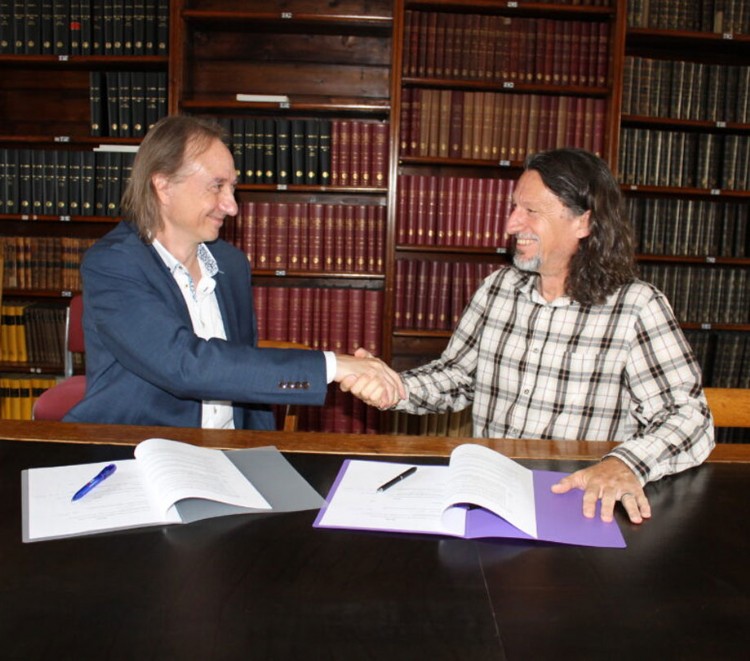 Stuart Clark and Steven Young shake hands