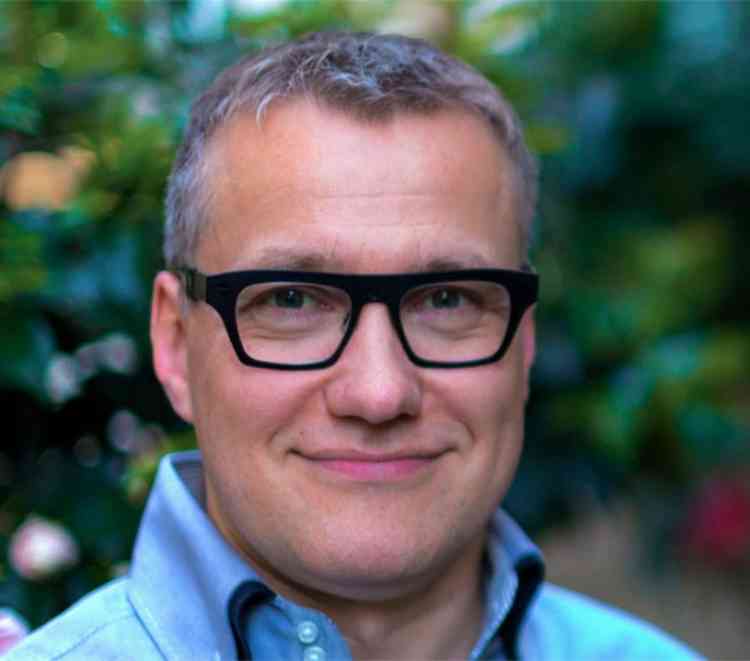 Sven Dummer Headshot