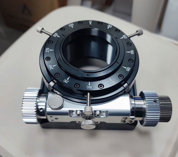 The package includes the focuser and base