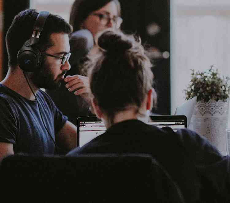 What are some benefits for businesses that choose to incorporate NFTs