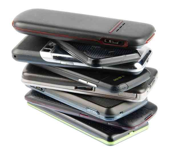 The Wealth of Mobile Users with Not So Obsolete Devices