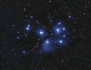 Pleiades-star-cluster-meets-Supermoon-in-the-night-sky