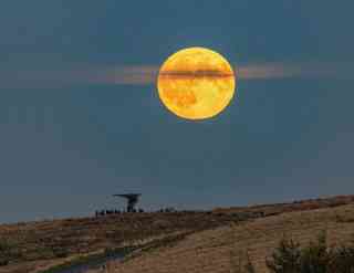 October-Super-Hunter-Moon-brings-a-double-treat-with-Harvest-Supermoon October-Super-Hunter-Moon-brings-a-double-treat-with-Harvest-Supermoon